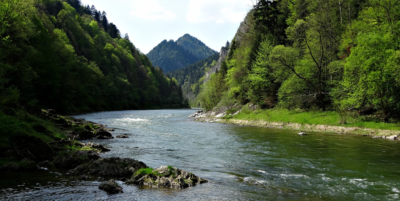 Spływ Dunajcem – największa atrakcja dla turystów odwiedzających Pieniny